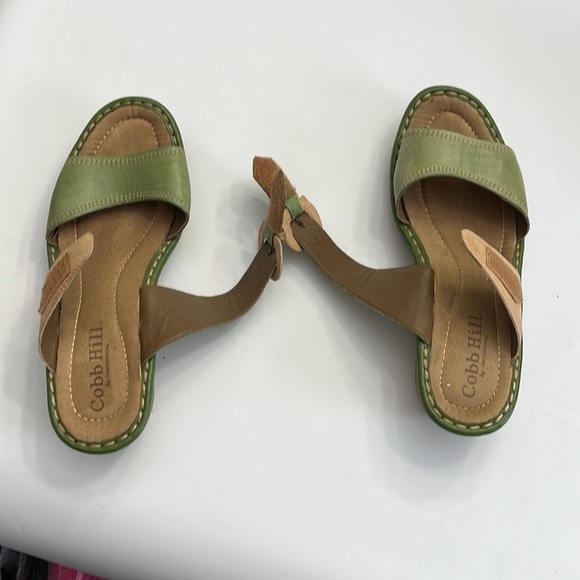 Cobb  Hill Omara C green and tan leather wedge sandal size 9.5 W - Picture 13 of 16